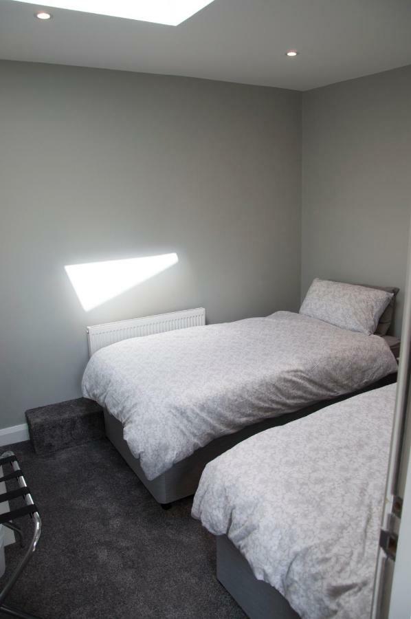 The Square Guest Apartment Stewartstown Extérieur photo